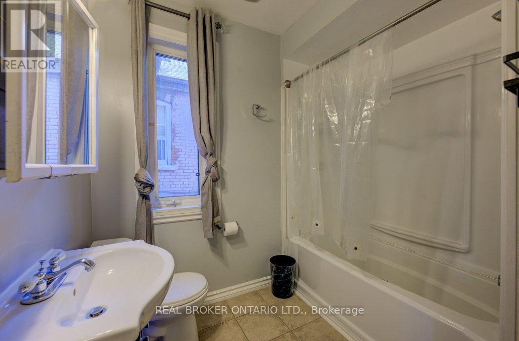 297 Bay Street N, Hamilton, Ontario  L8L 1M2 - Photo 18 - X12447785