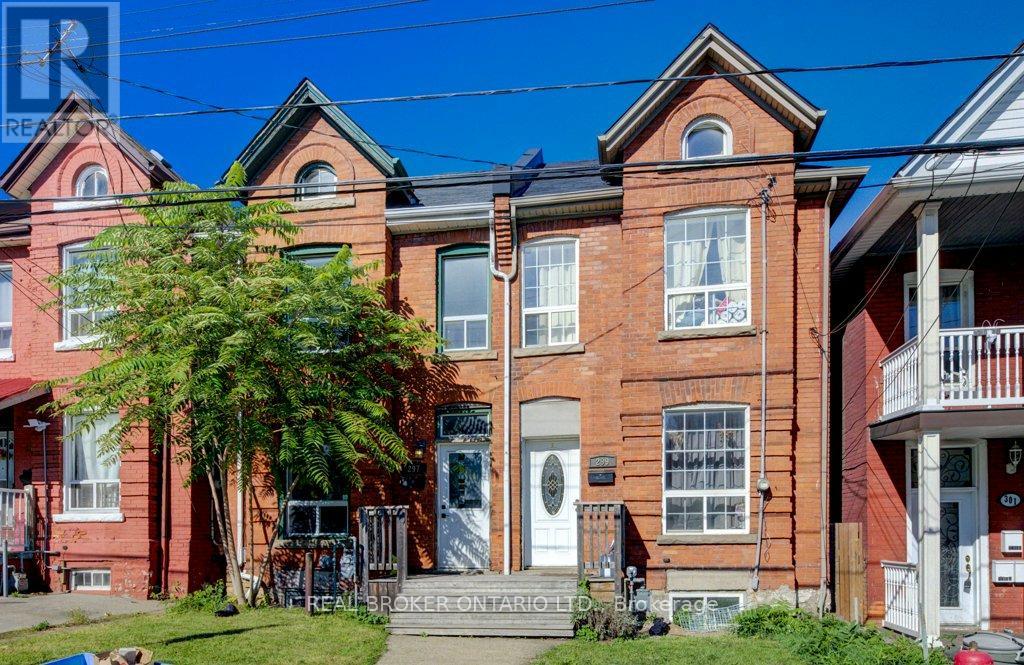 297 Bay Street N, Hamilton, Ontario  L8L 1M2 - Photo 2 - X12447785