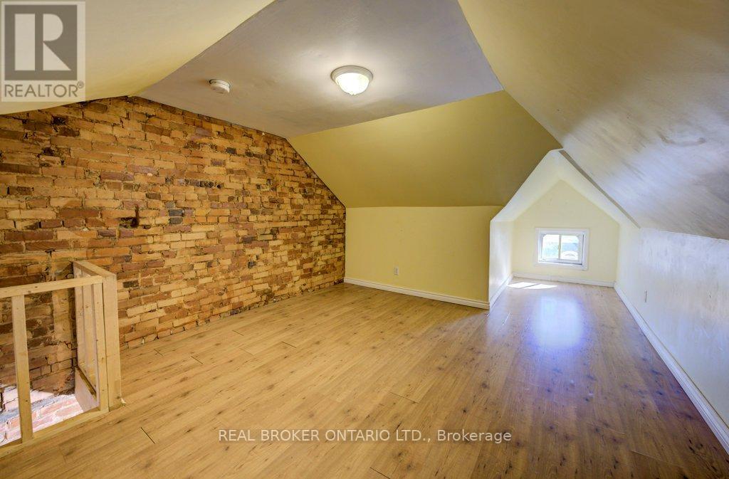 297 Bay Street N, Hamilton, Ontario  L8L 1M2 - Photo 26 - X12447785