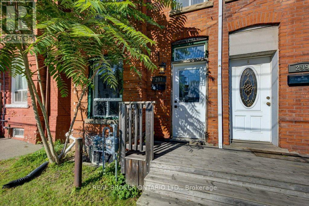297 Bay Street N, Hamilton, Ontario  L8L 1M2 - Photo 3 - X12447785