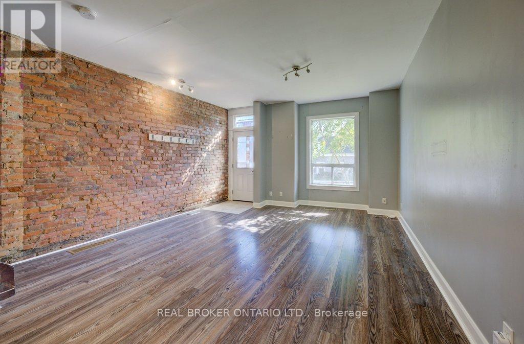 297 Bay Street N, Hamilton, Ontario  L8L 1M2 - Photo 5 - X12447785