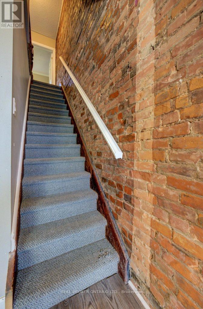 297 Bay Street N, Hamilton, Ontario  L8L 1M2 - Photo 6 - X12447785