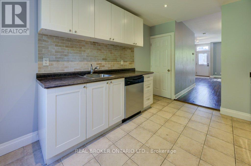 297 Bay Street N, Hamilton, Ontario  L8L 1M2 - Photo 8 - X12447785