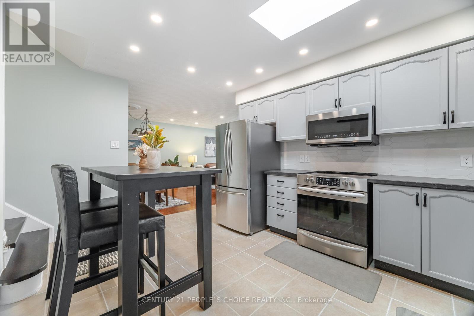 55 Vineberg Drive, Hamilton (Chappel), Ontario  L9B 2P6 - Photo 14 - X12447793