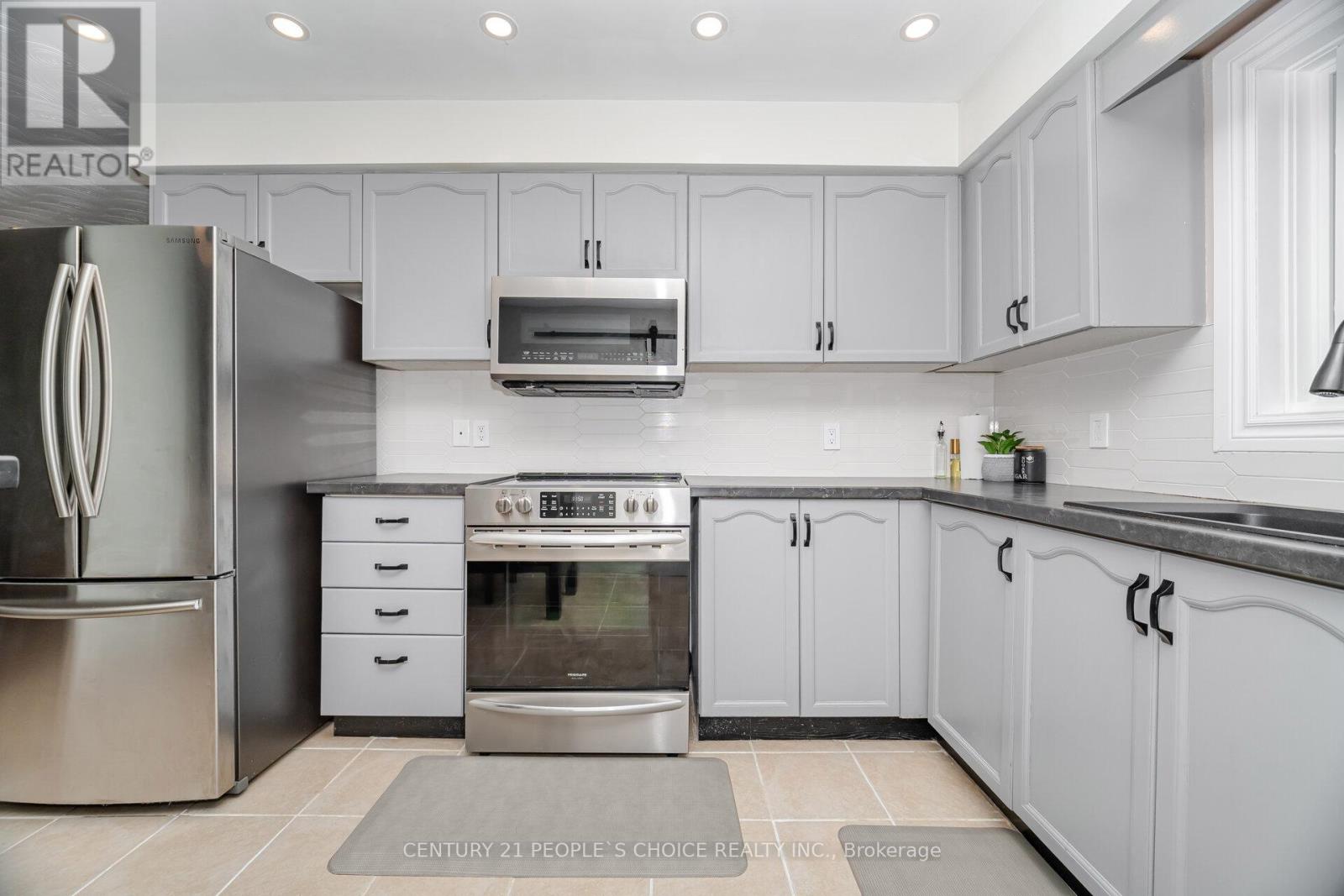 55 Vineberg Drive, Hamilton (Chappel), Ontario  L9B 2P6 - Photo 16 - X12447793