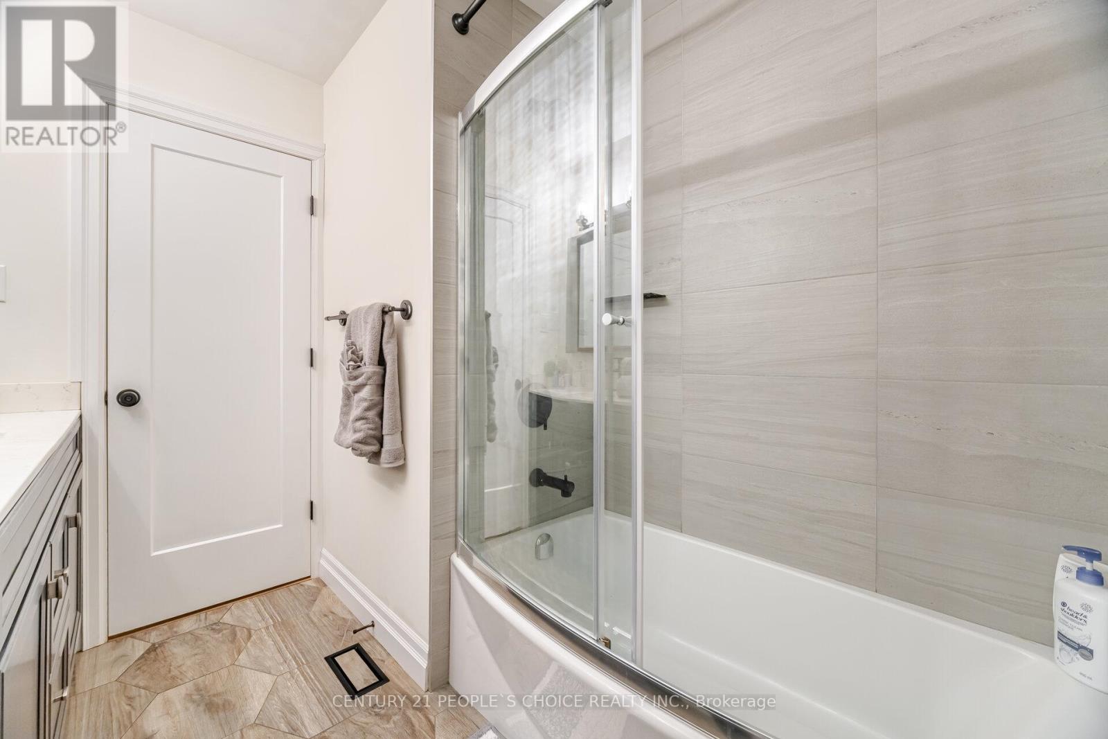55 Vineberg Drive, Hamilton (Chappel), Ontario  L9B 2P6 - Photo 20 - X12447793
