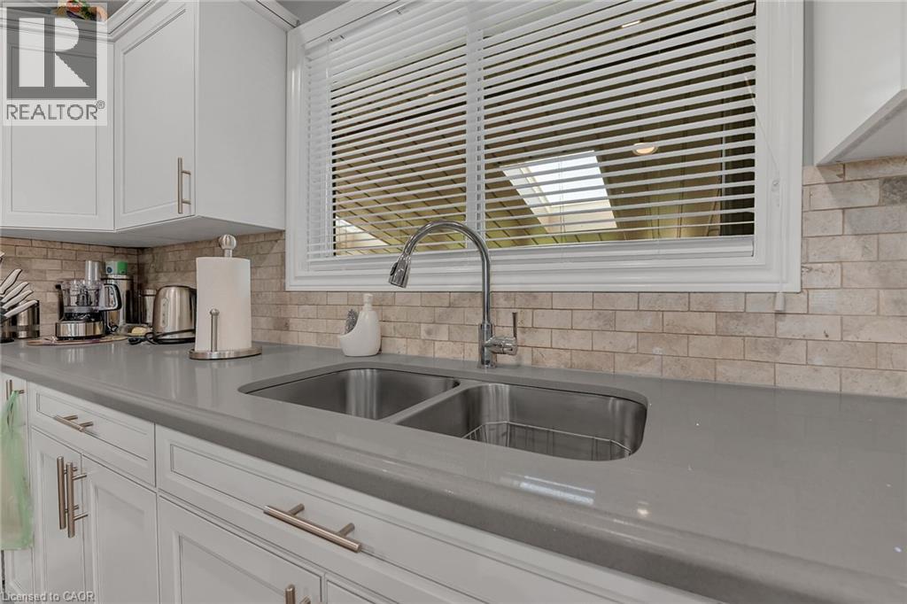 982 Highland Road E, Stoney Creek, Ontario  L8J 3G9 - Photo 14 - 40760318