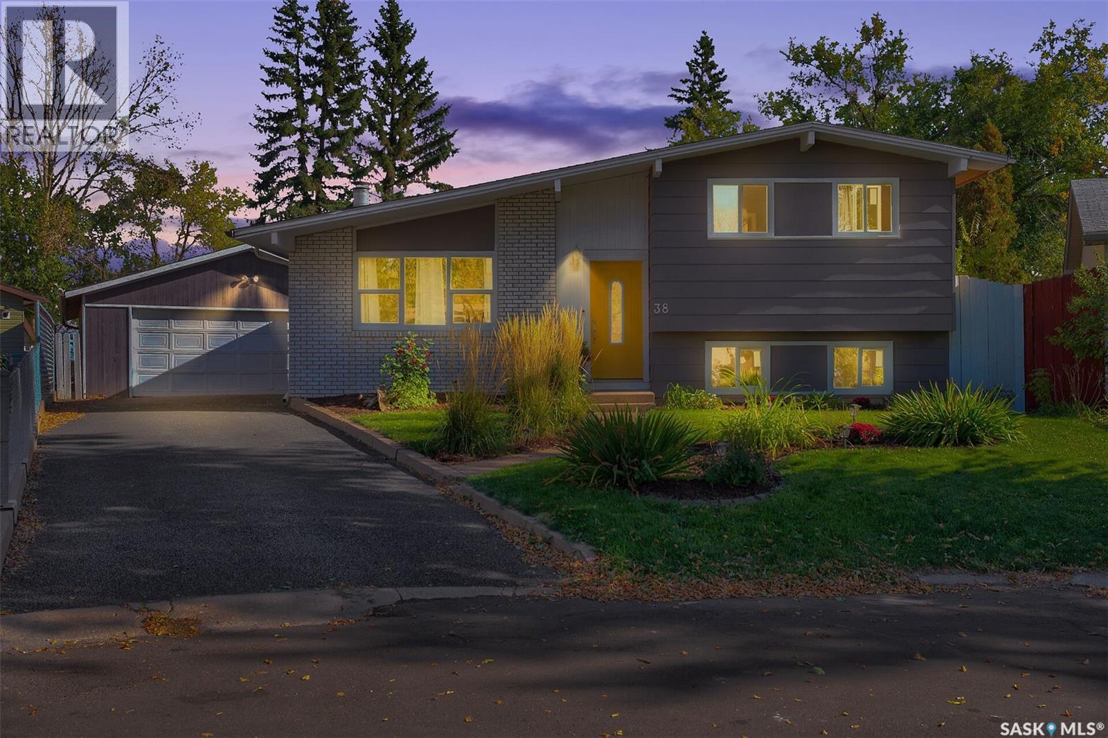 38 Anticknap Bay, Regina, Saskatchewan  S4N 4G6 - Photo 1 - SK020224