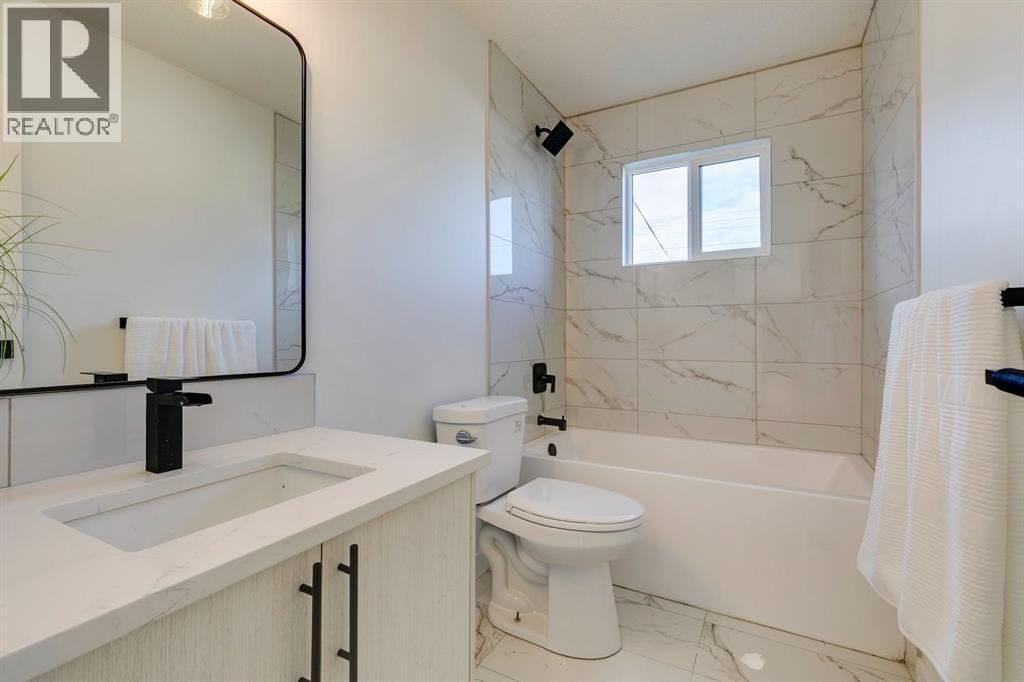 1304 Lake Sylvan Drive Se, Calgary, Alberta  T2J 4C8 - Photo 18 - A2261425