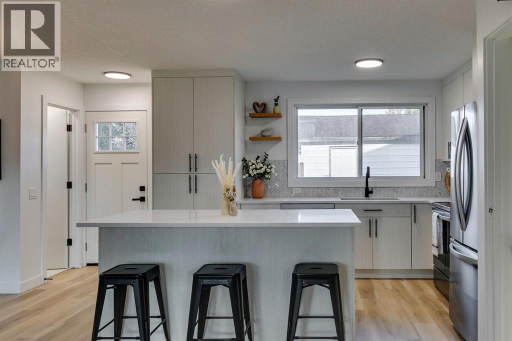 1304 Lake Sylvan Drive Se, Calgary, Alberta  T2J 4C8 - Photo 10 - A2261425
