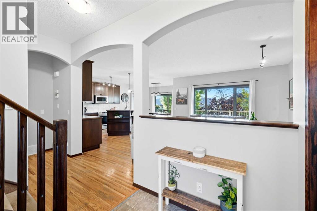 155 Sunset Close, Cochrane, Alberta  T4C 0B2 - Photo 6 - A2262051