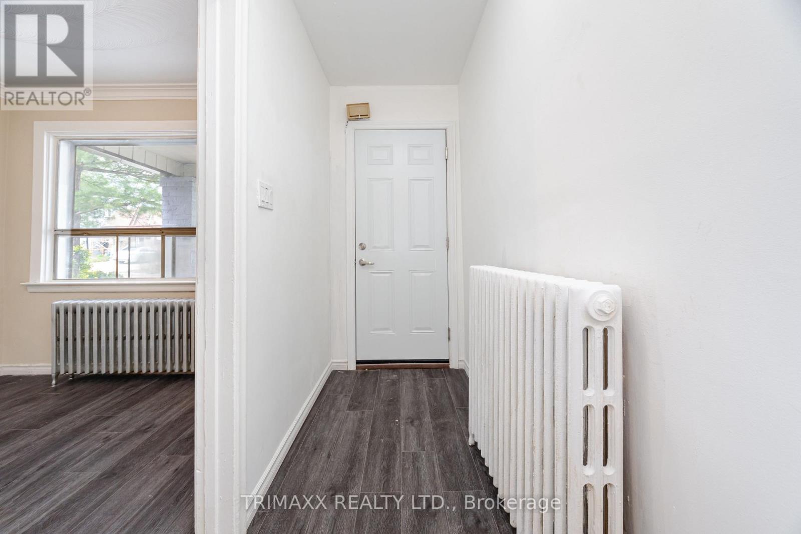 327 Atlas Avenue, Toronto (Oakwood Village), Ontario  M6C 3P8 - Photo 7 - C12447801