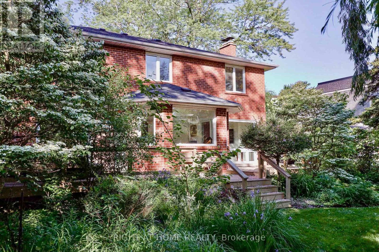89 Yonge Boulevard, Toronto, Ontario  M5M 3G8 - Photo 24 - C12447803