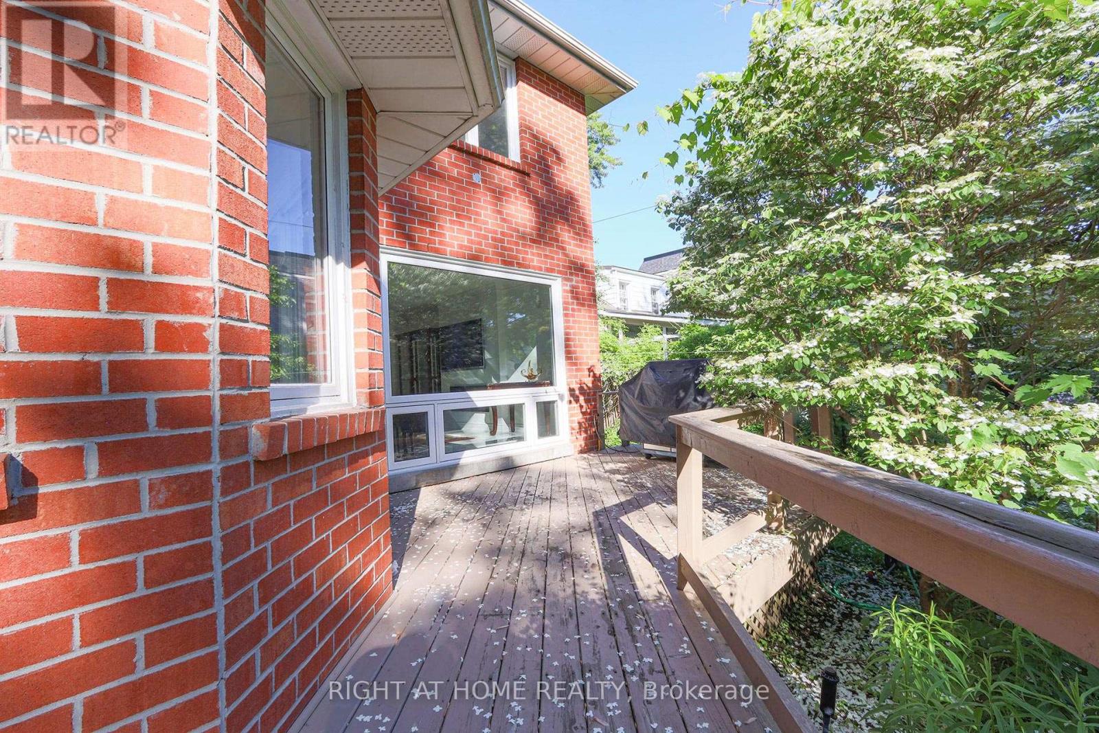 89 Yonge Boulevard, Toronto, Ontario  M5M 3G8 - Photo 33 - C12447803