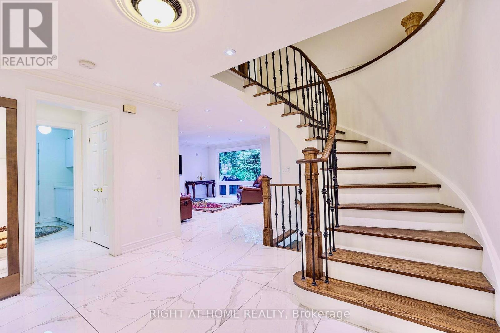 89 Yonge Boulevard, Toronto, Ontario  M5M 3G8 - Photo 4 - C12447803