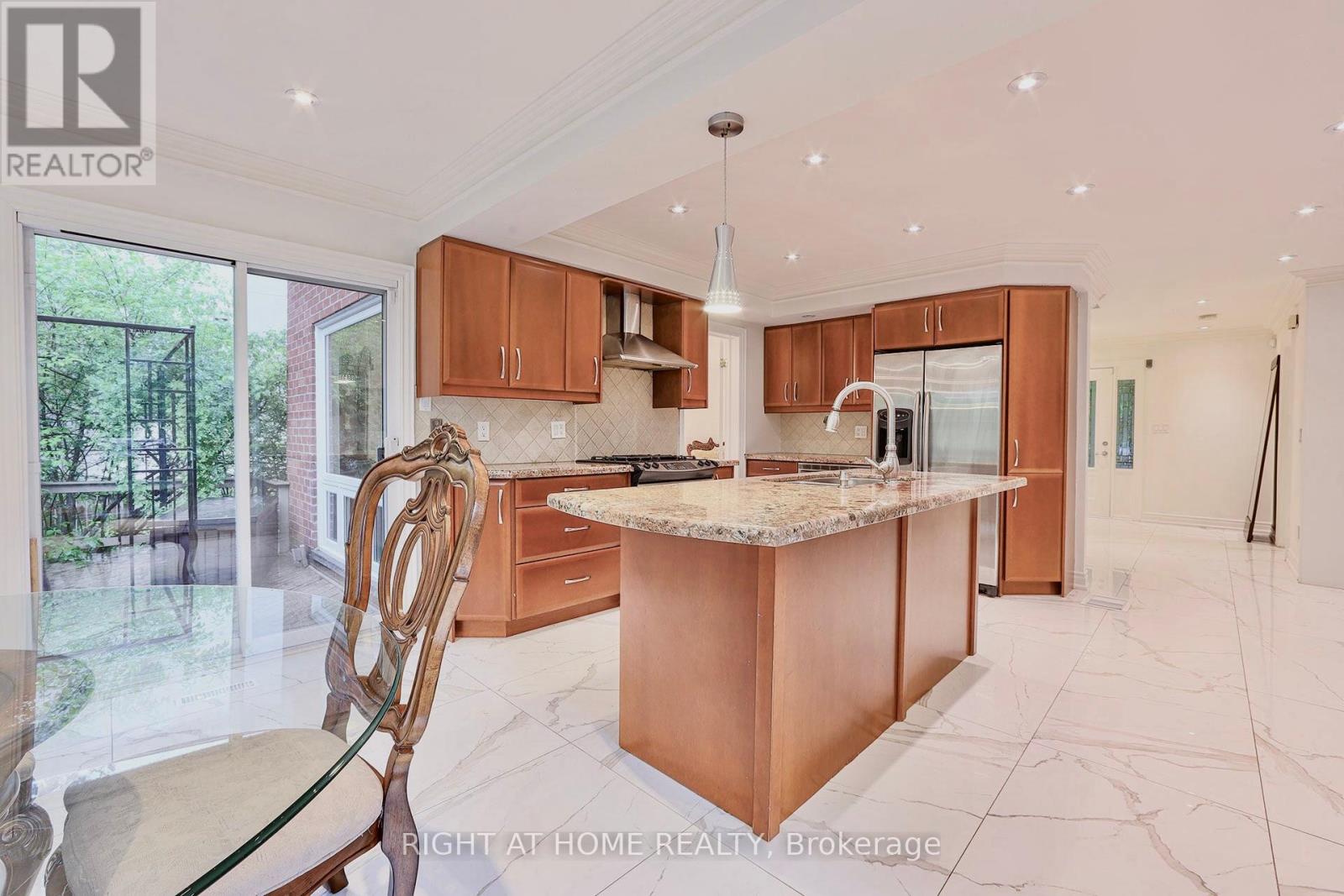 89 Yonge Boulevard, Toronto, Ontario  M5M 3G8 - Photo 5 - C12447803