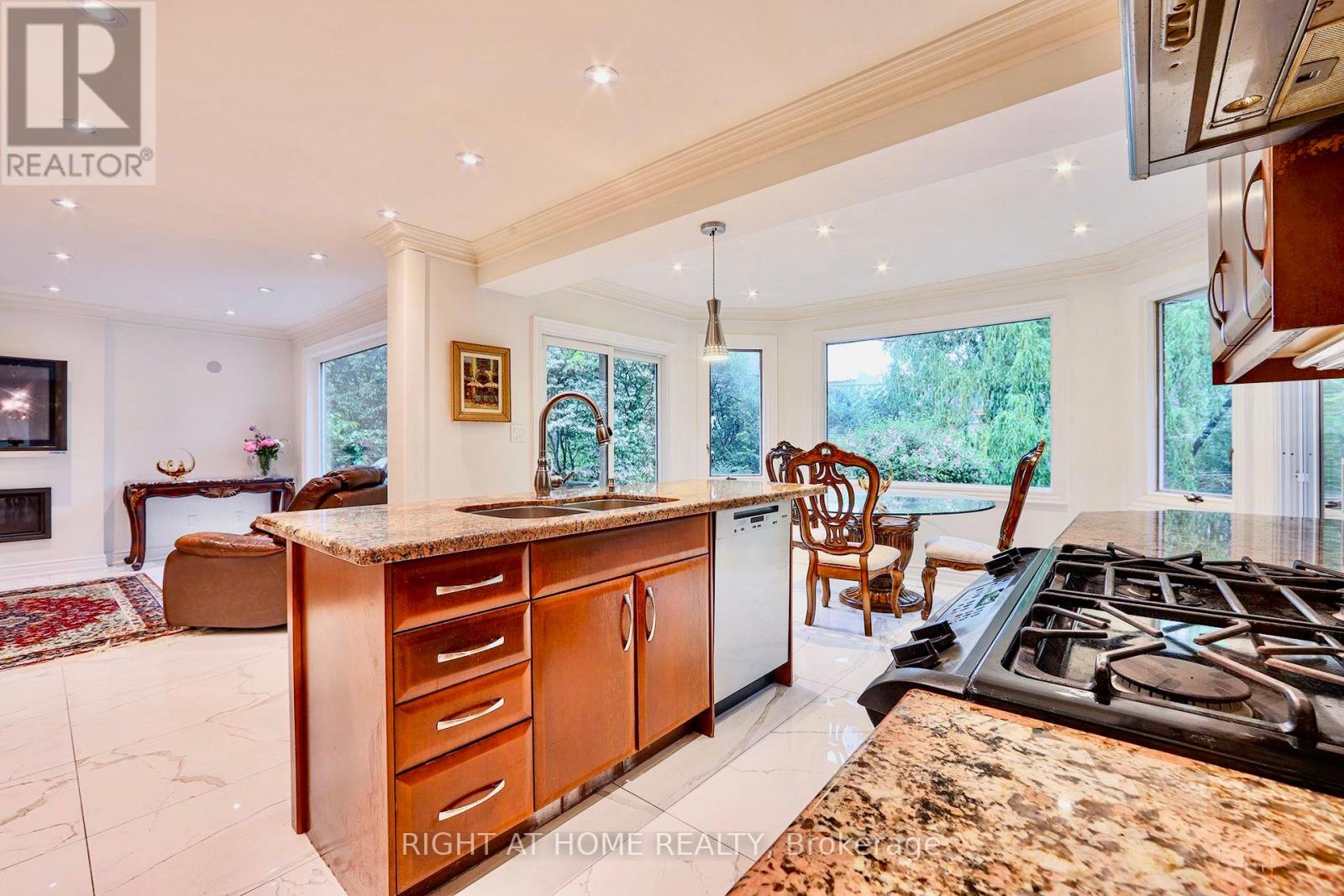 89 Yonge Boulevard, Toronto, Ontario  M5M 3G8 - Photo 6 - C12447803