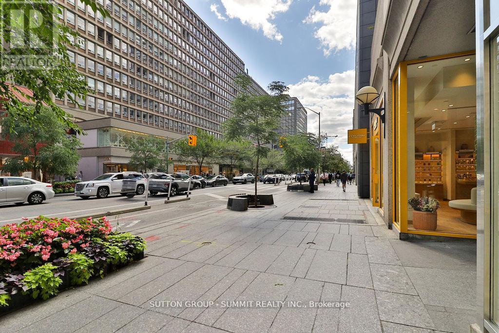 Ph07 - 102 Bloor Street W, Toronto (Annex), Ontario  M5S 1M8 - Photo 2 - C12447893