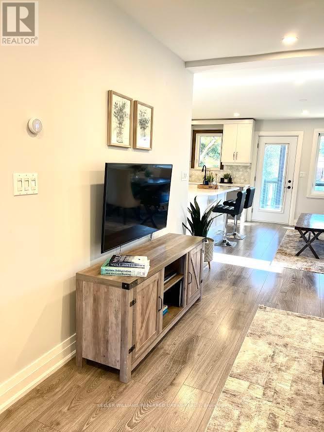 2 Leagrove Crescent, Toronto, Ontario  M1L 3S6 - Photo 11 - E12447877