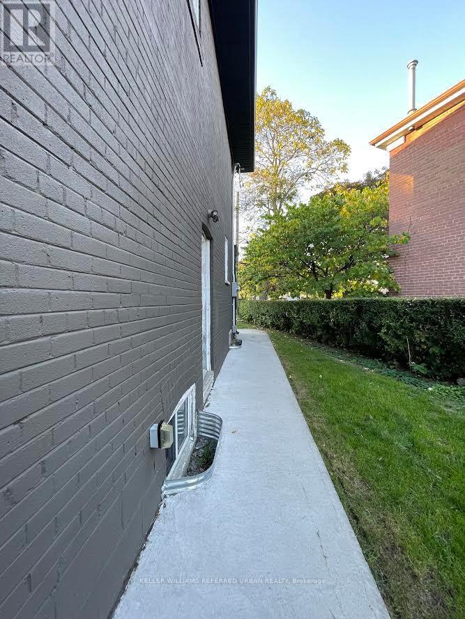 2 Leagrove Crescent, Toronto, Ontario  M1L 3S6 - Photo 22 - E12447877