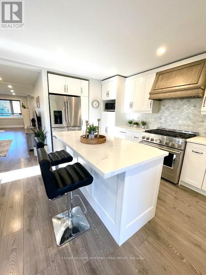 2 Leagrove Crescent, Toronto, Ontario  M1L 3S6 - Photo 9 - E12447877