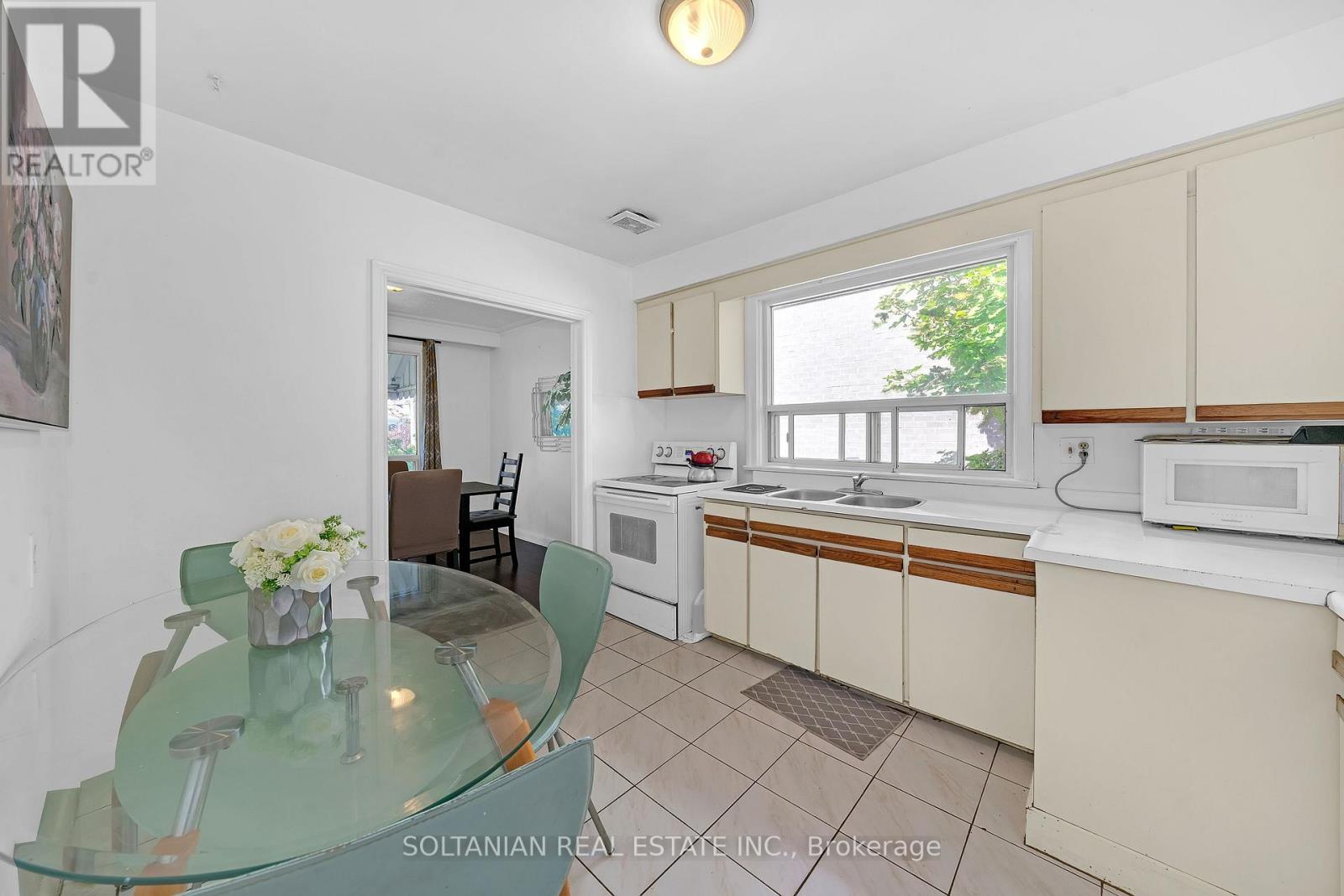 183 Maxome Avenue, Toronto (Newtonbrook East), Ontario  M2M 3L1 - Photo 15 - C12447094