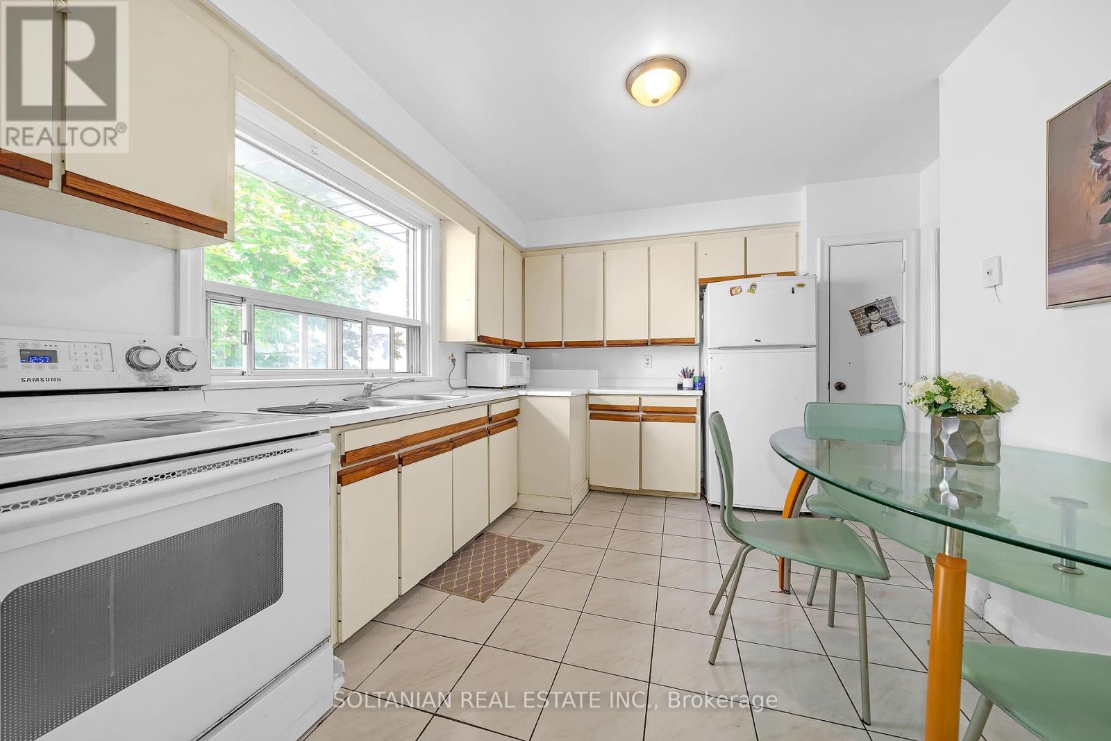183 Maxome Avenue, Toronto (Newtonbrook East), Ontario  M2M 3L1 - Photo 14 - C12447094