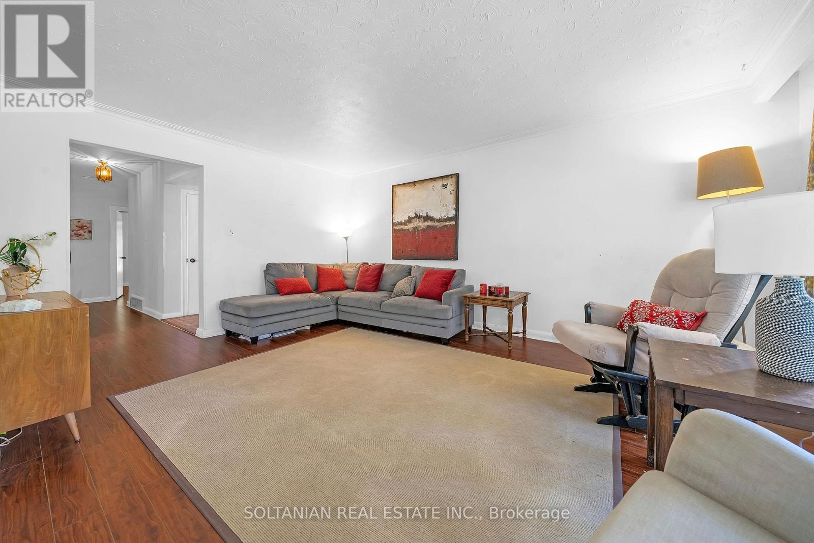 183 Maxome Avenue, Toronto (Newtonbrook East), Ontario  M2M 3L1 - Photo 8 - C12447094