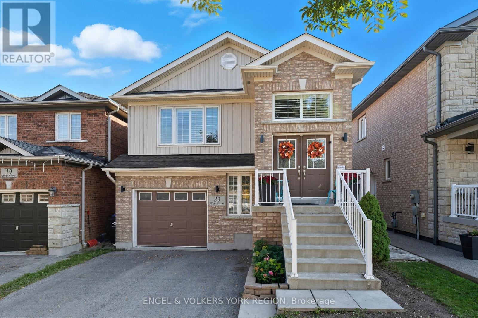 23 Weir Street, Bradford West Gwillimbury (Bradford), Ontario  L3Z 0K6 - Photo 1 - N12447863