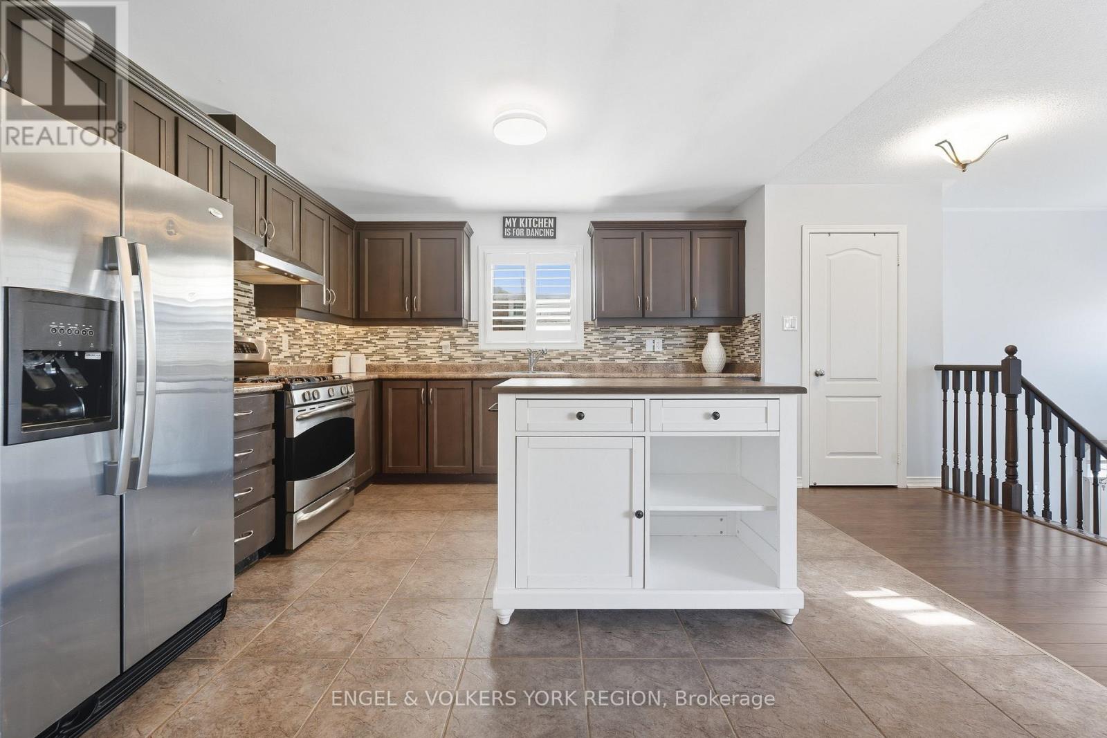 23 Weir Street, Bradford West Gwillimbury (Bradford), Ontario  L3Z 0K6 - Photo 10 - N12447863