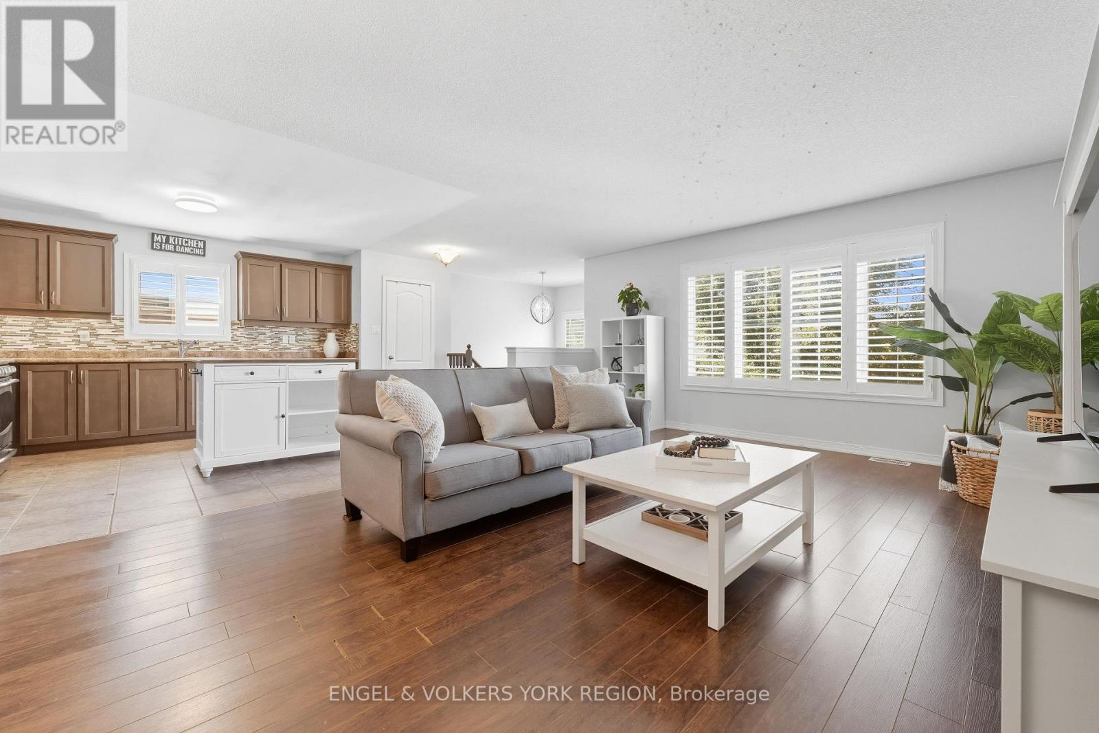 23 Weir Street, Bradford West Gwillimbury (Bradford), Ontario  L3Z 0K6 - Photo 11 - N12447863