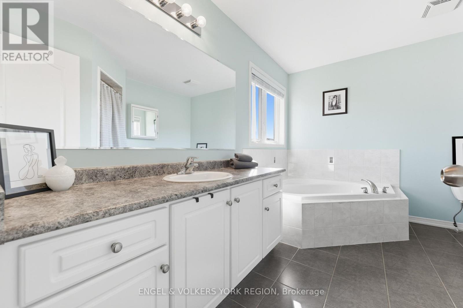 23 Weir Street, Bradford West Gwillimbury (Bradford), Ontario  L3Z 0K6 - Photo 17 - N12447863