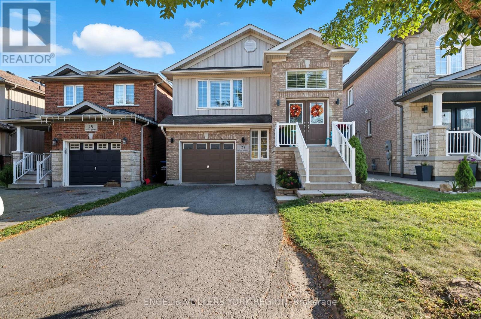 23 Weir Street, Bradford West Gwillimbury (Bradford), Ontario  L3Z 0K6 - Photo 3 - N12447863