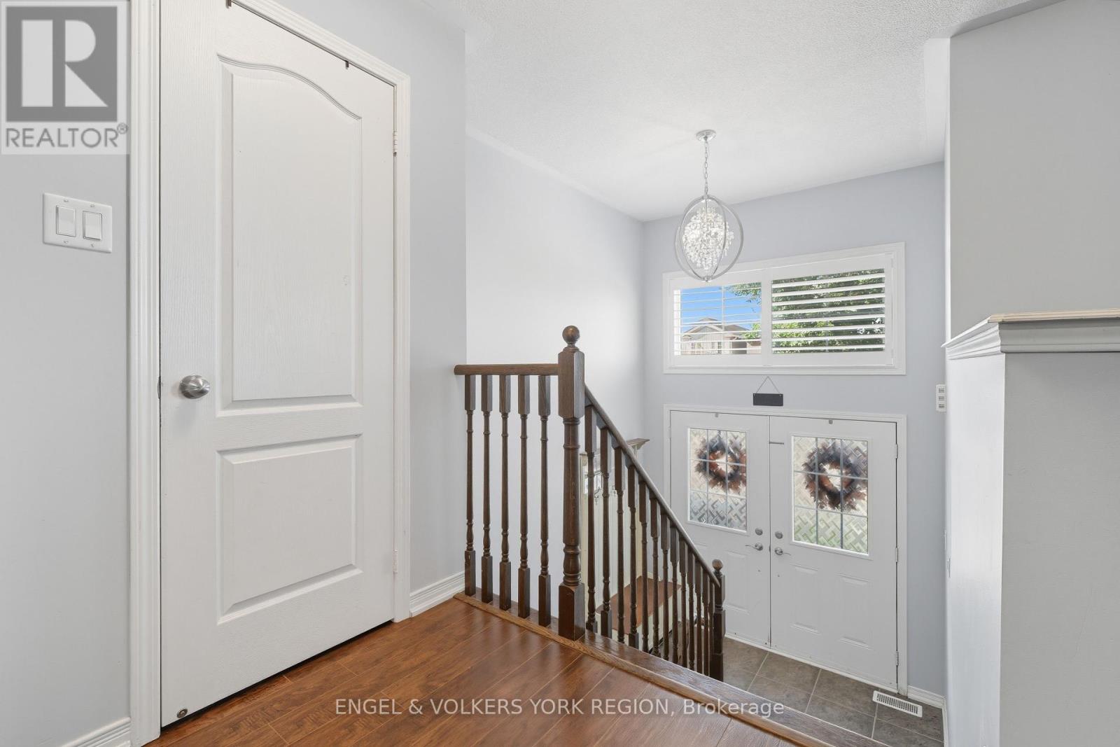 23 Weir Street, Bradford West Gwillimbury (Bradford), Ontario  L3Z 0K6 - Photo 6 - N12447863