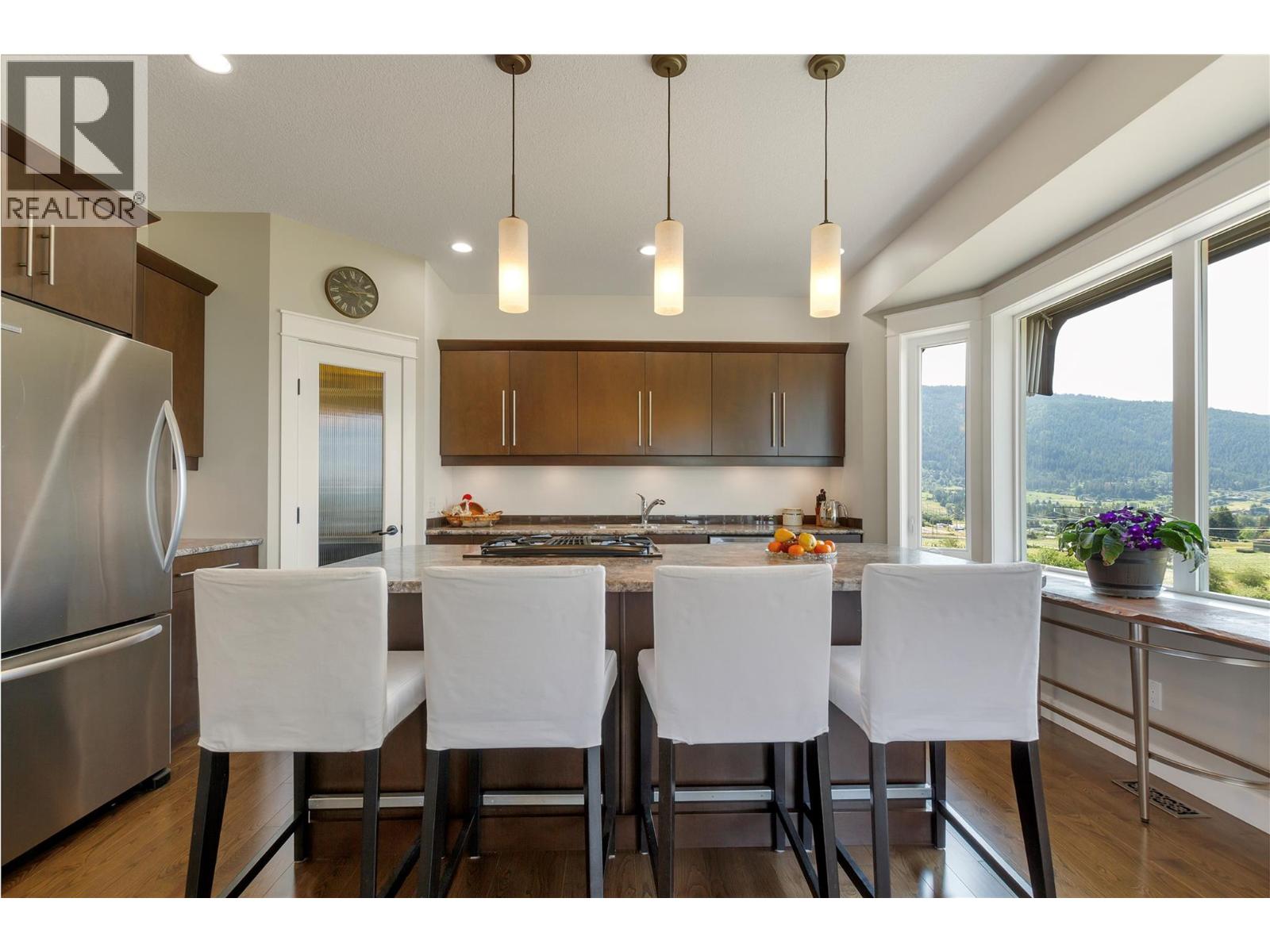6518 Blackcomb Way, Vernon, British Columbia  V1B 4E1 - Photo 14 - 10365126