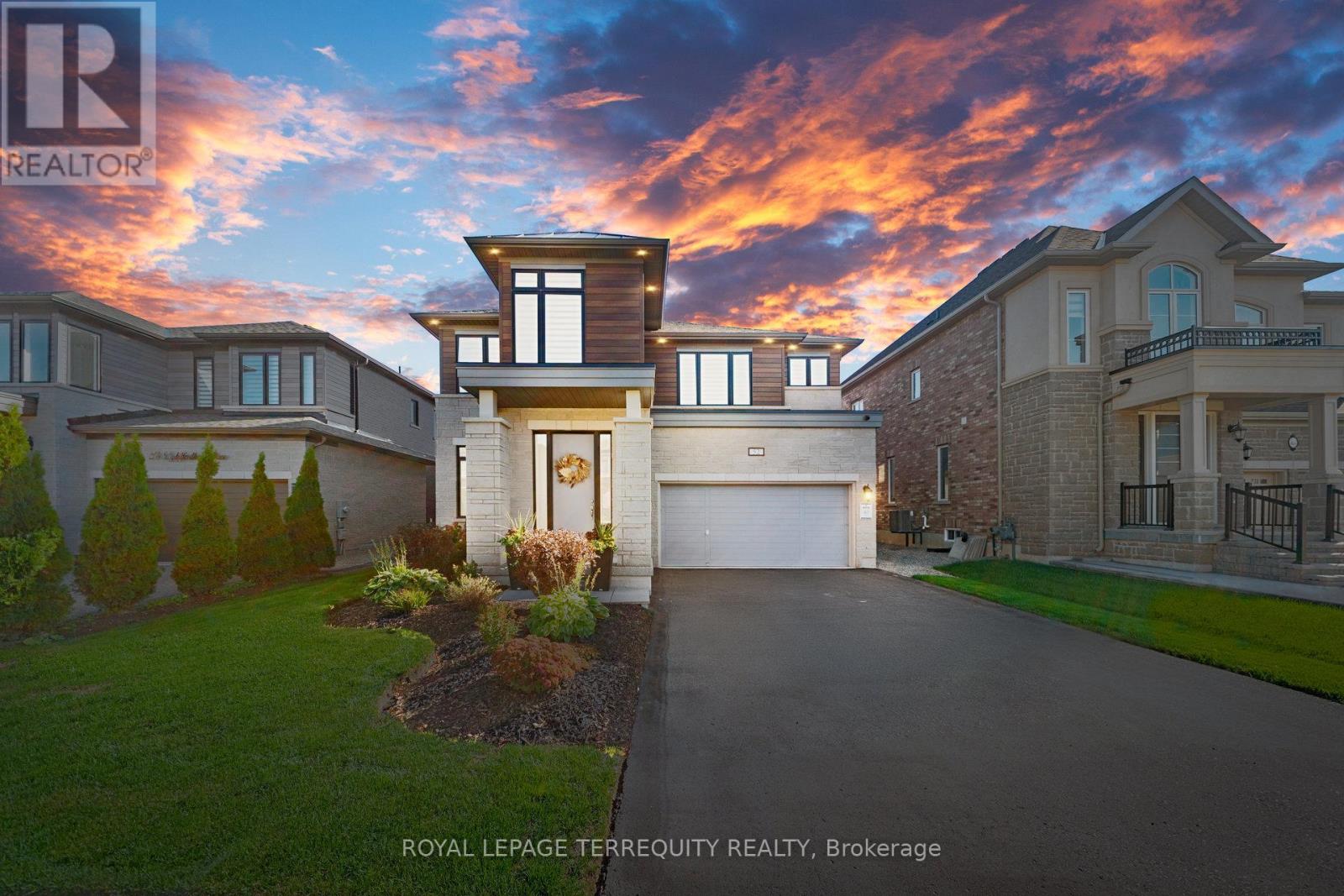 52 LIGHTFEATHER PLACE, Hamilton, Ontario