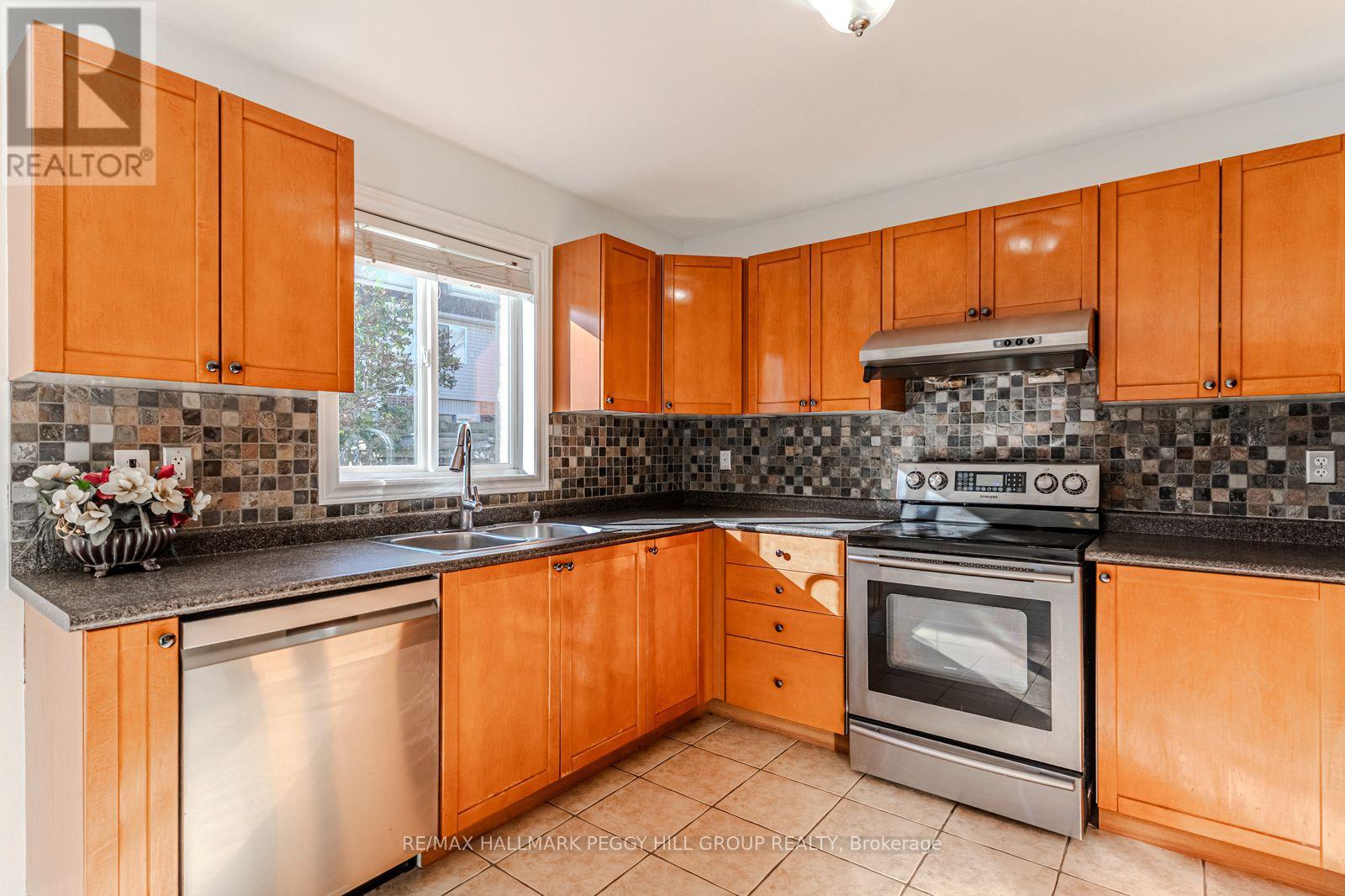 29 Brookwood Drive, Barrie (0 West), Ontario  L4N 0Z1 - Photo 3 - S12447861