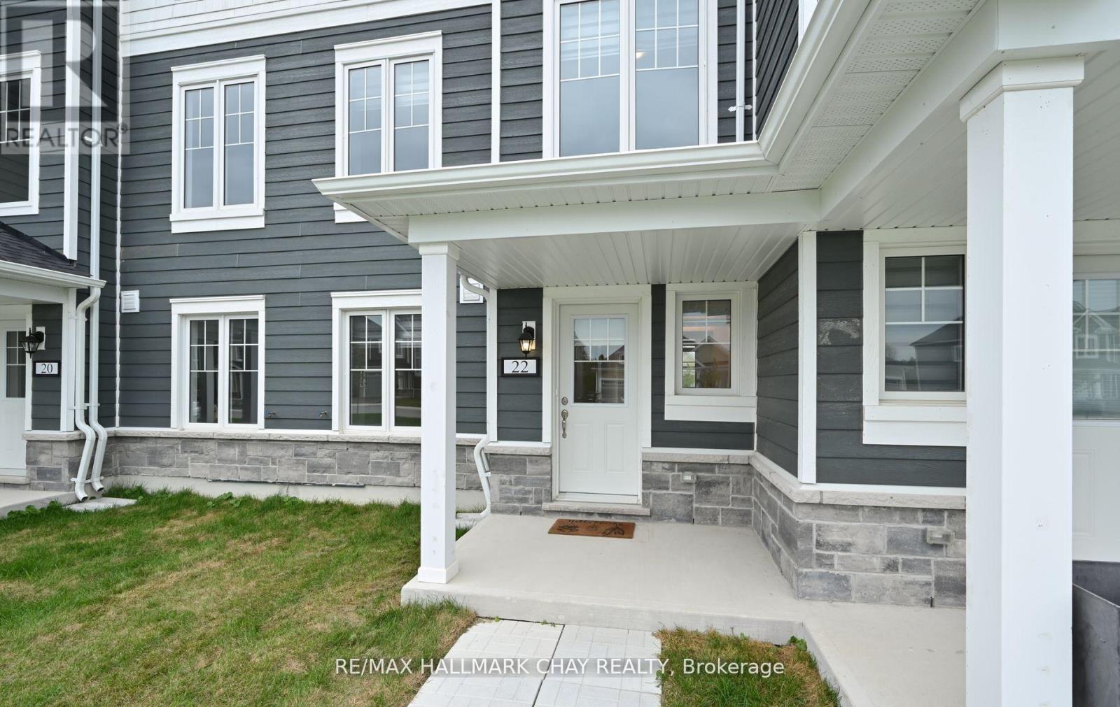 22 Abby Drive, Wasaga Beach, Ontario  L9Z 0K2 - Photo 2 - S12447871