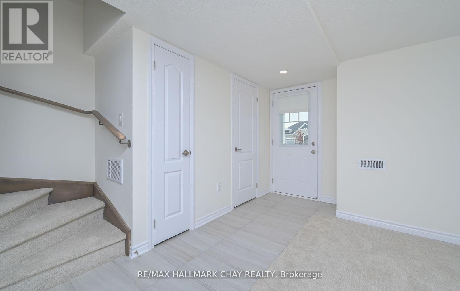 22 Abby Drive, Wasaga Beach, Ontario  L9Z 0K2 - Photo 3 - S12447871