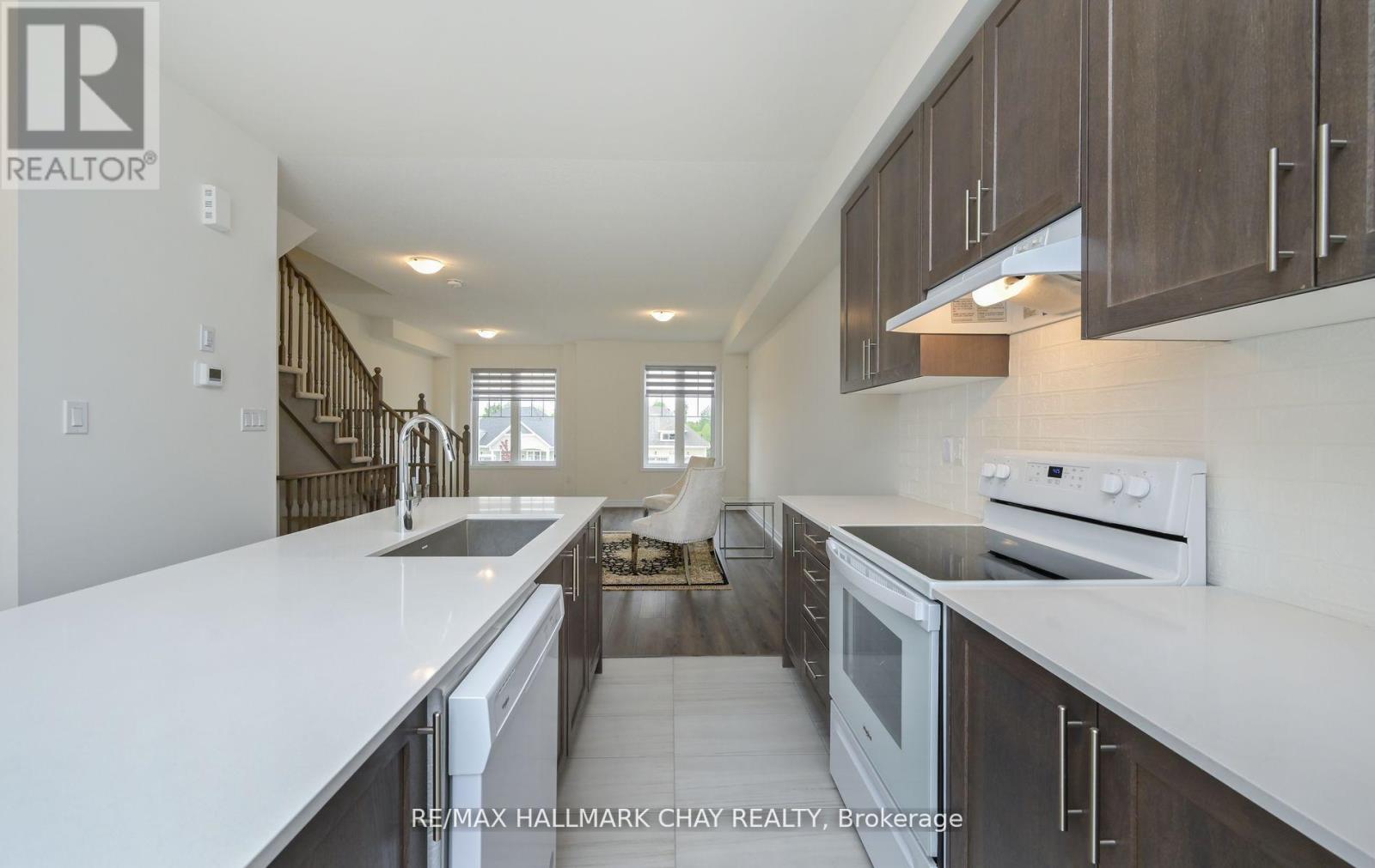 22 Abby Drive, Wasaga Beach, Ontario  L9Z 0K2 - Photo 5 - S12447871