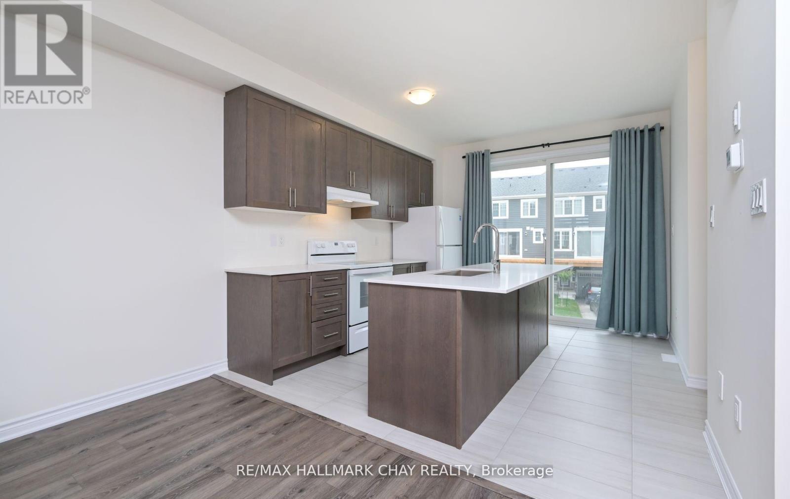 22 Abby Drive, Wasaga Beach, Ontario  L9Z 0K2 - Photo 6 - S12447871