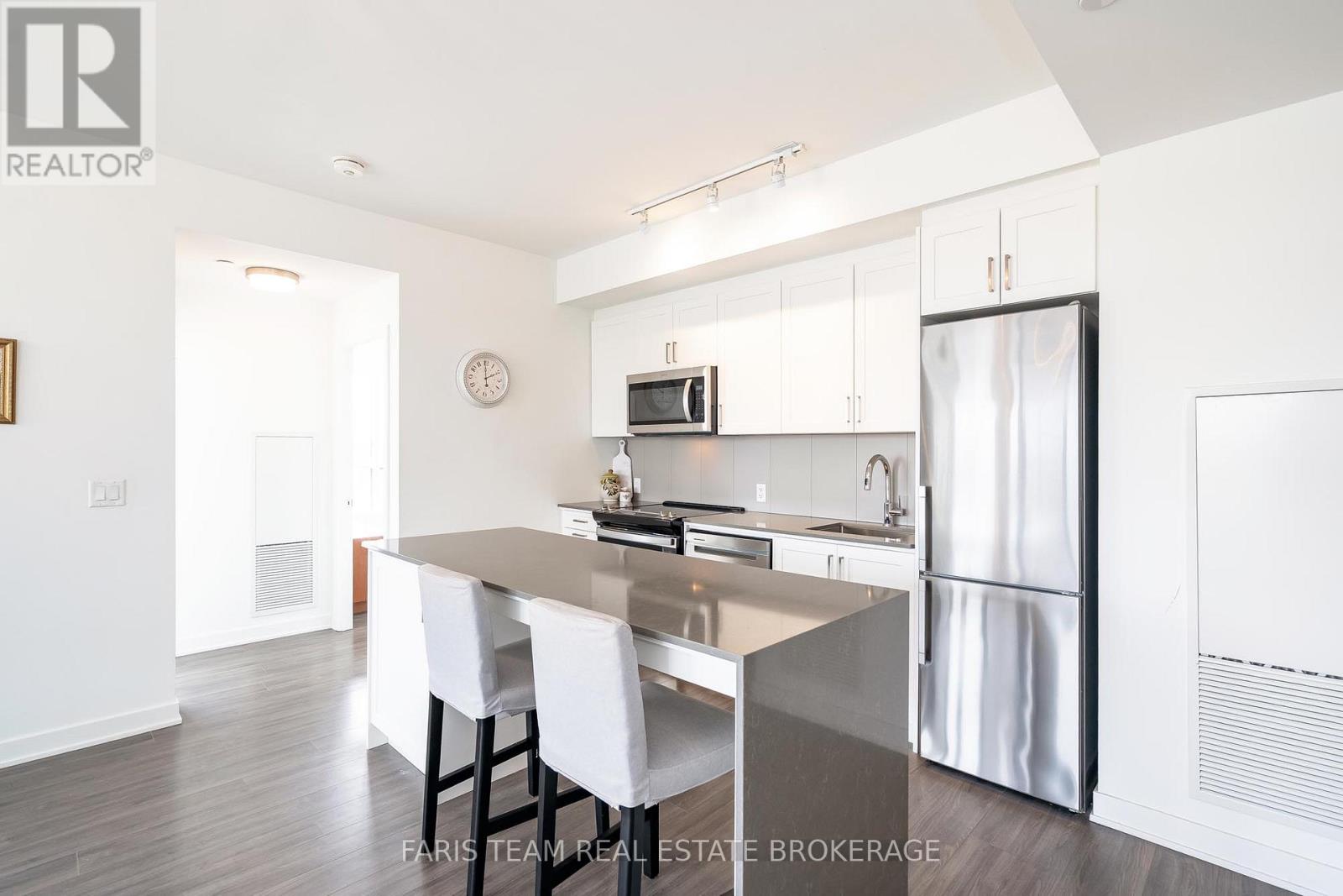 311 - 681 Yonge Street, Barrie (Painswick South), Ontario  L4N 4E8 - Photo 3 - S12447874
