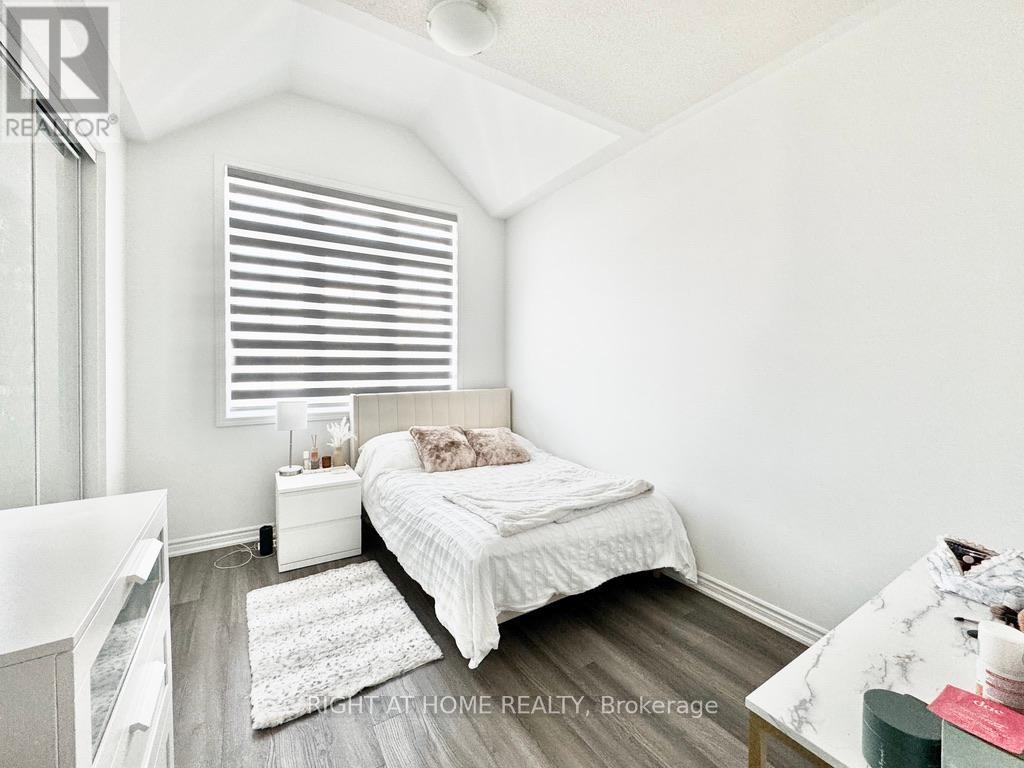 Upper - 61 Suzuki Street, Barrie, Ontario  L9J 0Y7 - Photo 13 - S12447890