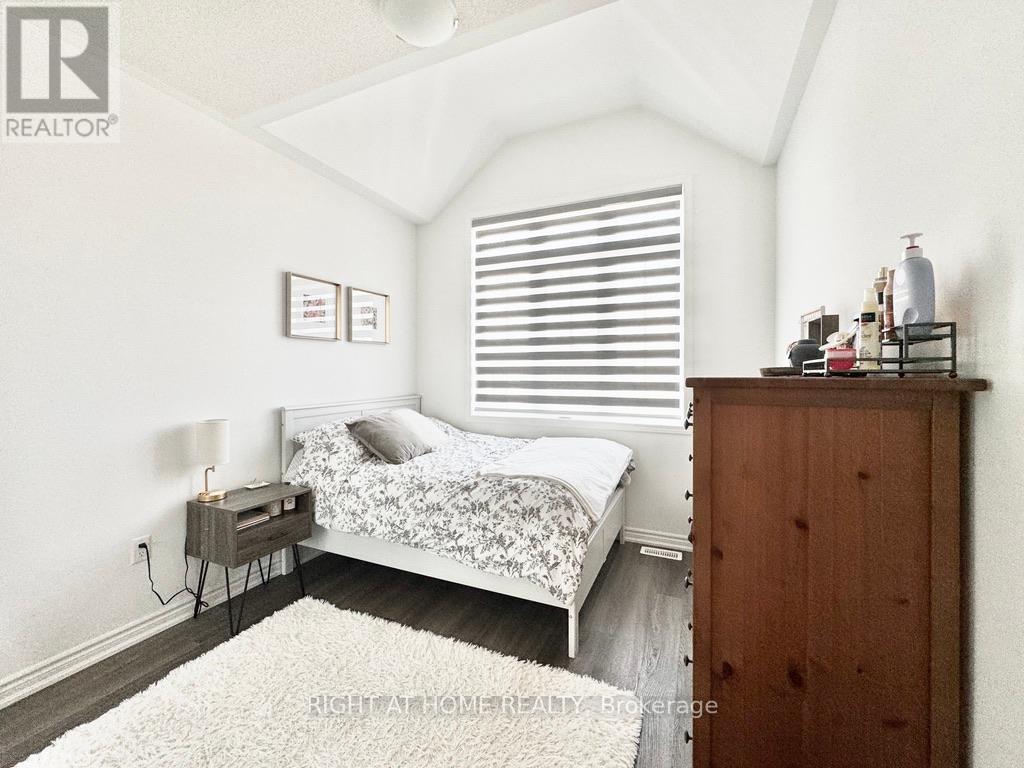 Upper - 61 Suzuki Street, Barrie, Ontario  L9J 0Y7 - Photo 15 - S12447890