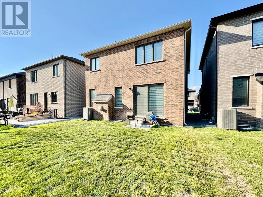 Upper - 61 Suzuki Street, Barrie, Ontario  L9J 0Y7 - Photo 18 - S12447890