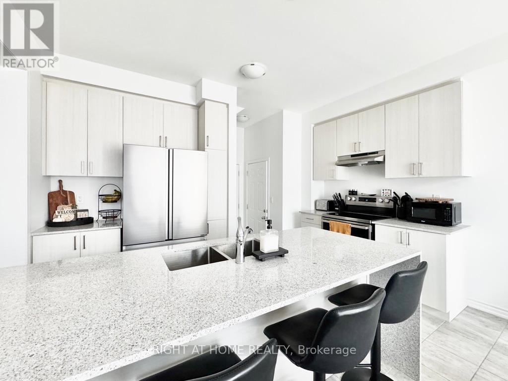 Upper - 61 Suzuki Street, Barrie, Ontario  L9J 0Y7 - Photo 8 - S12447890