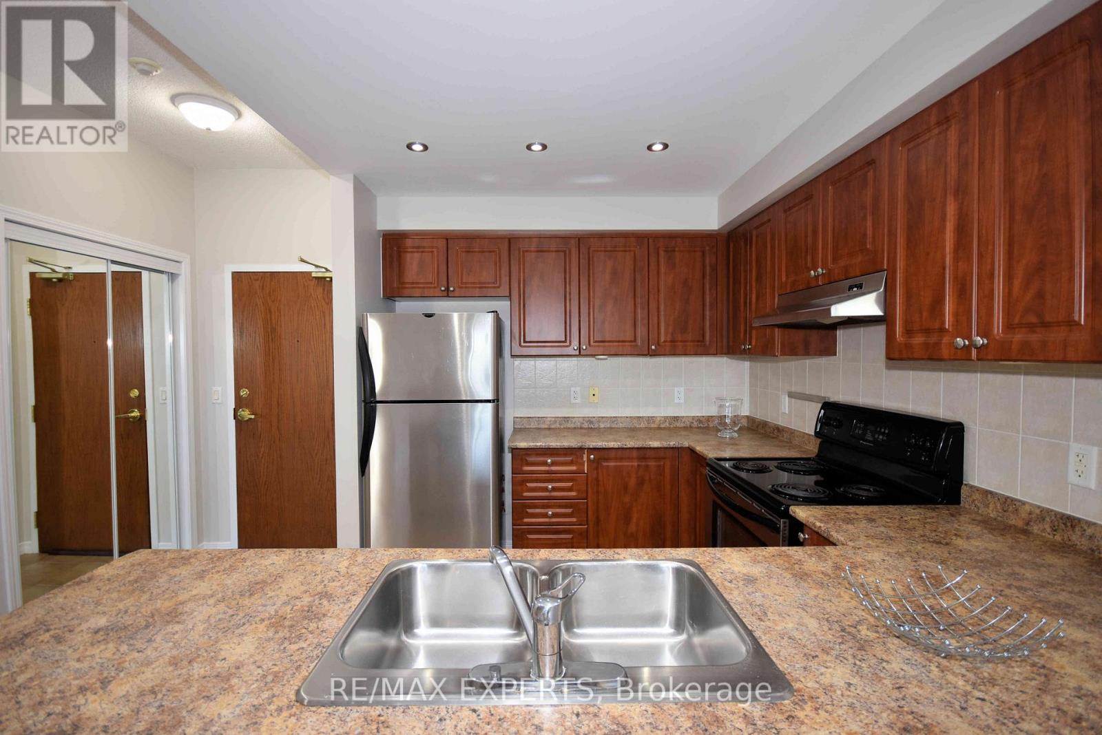 416 - 2 Maison Parc Court, Vaughan, Ontario  L4J 9K4 - Photo 15 - N12447737