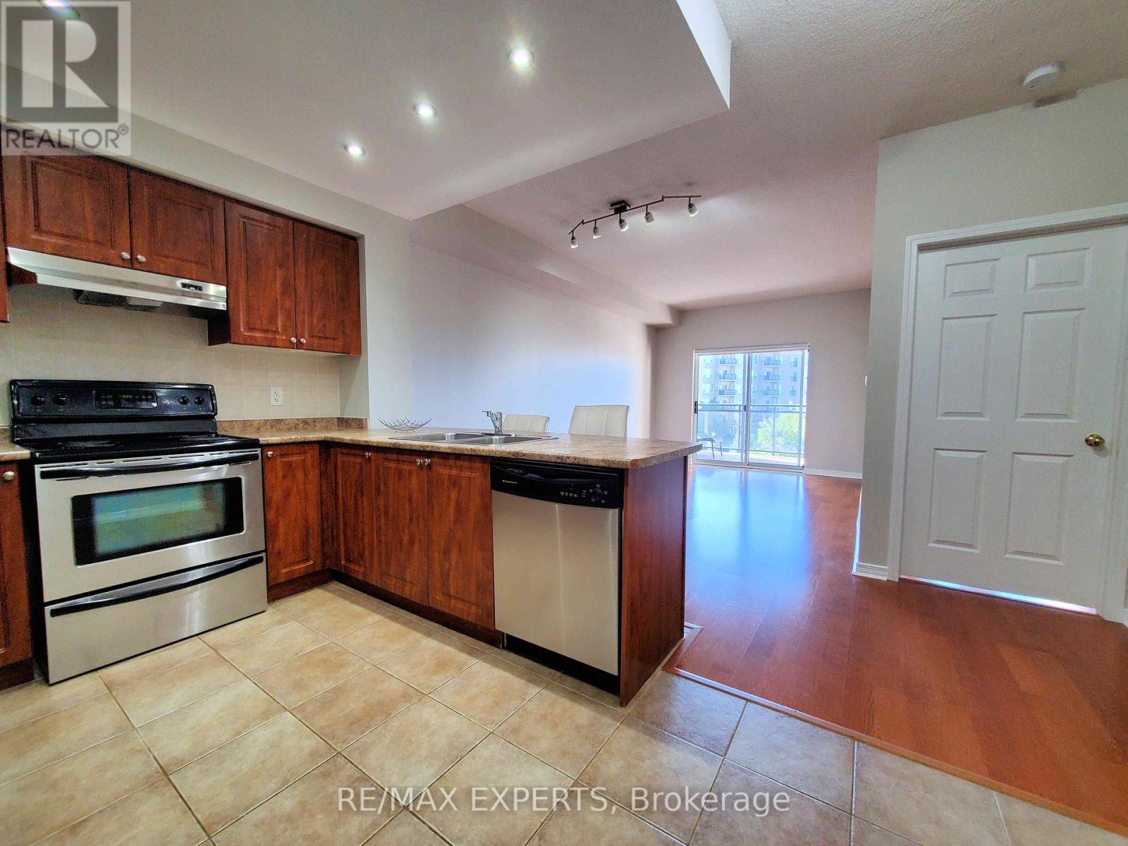 416 - 2 Maison Parc Court, Vaughan, Ontario  L4J 9K4 - Photo 14 - N12447737