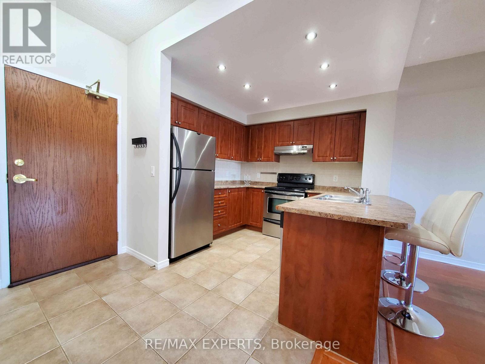416 - 2 Maison Parc Court, Vaughan, Ontario  L4J 9K4 - Photo 11 - N12447737