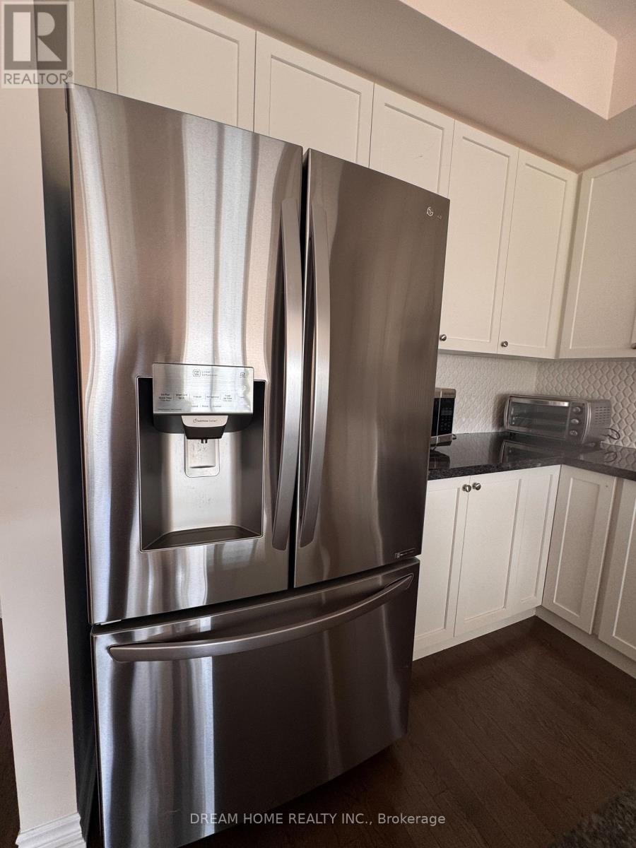 3048 Cascade Common, Oakville, Ontario  L6H 7E3 - Photo 12 - W12446750